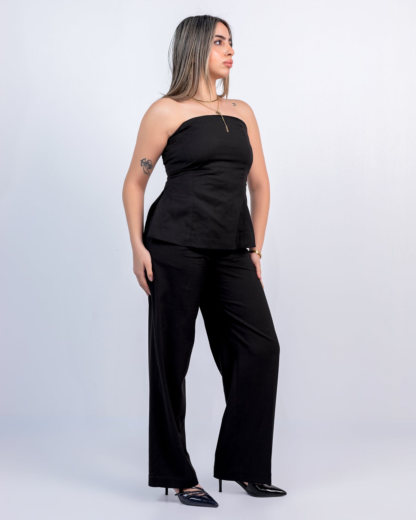 STRAPLESS TOP & FITTED STRAIGHT LEG TROUSERS