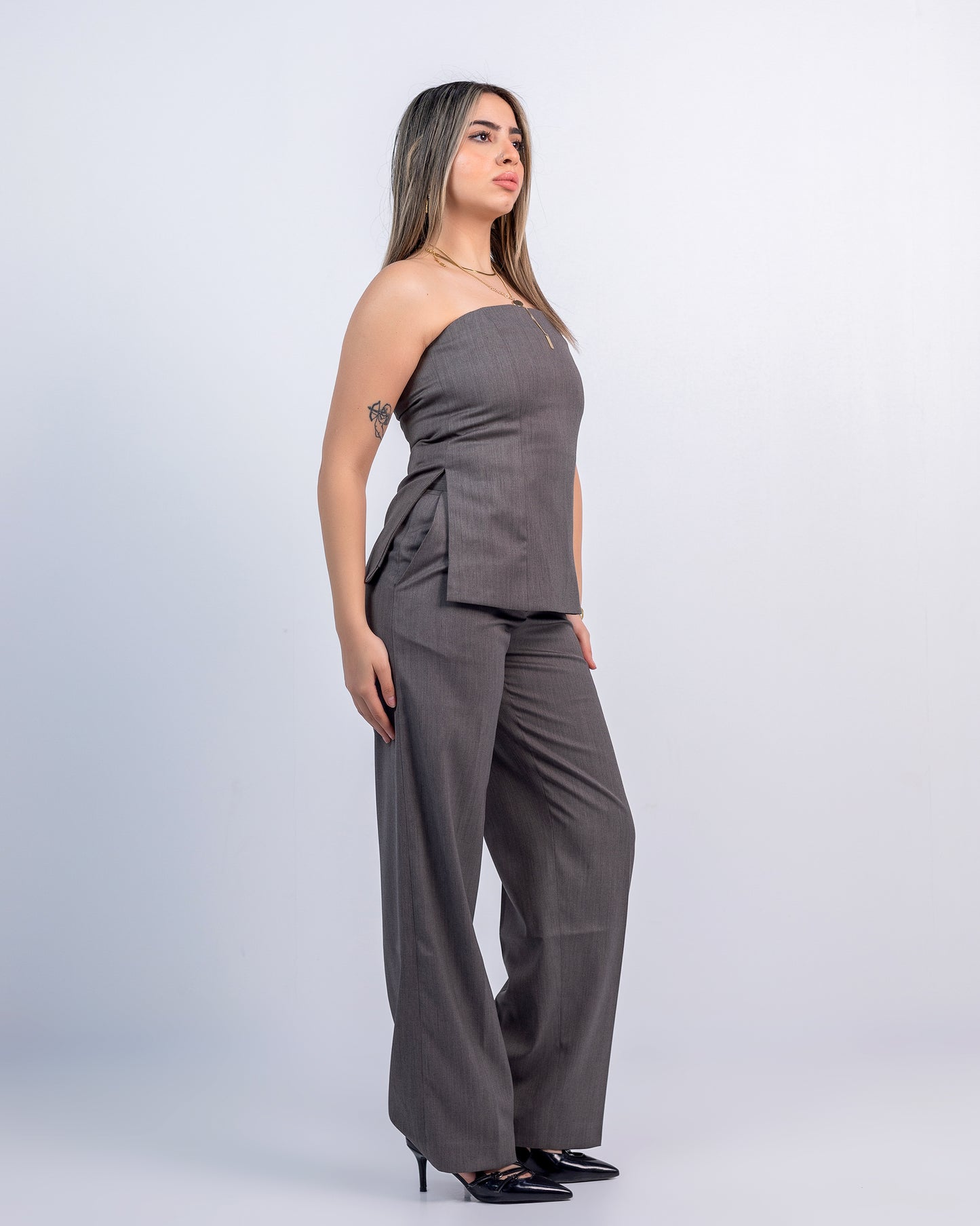STRAPLESS TOP & FITTED STRAIGHT LEG TROUSERS