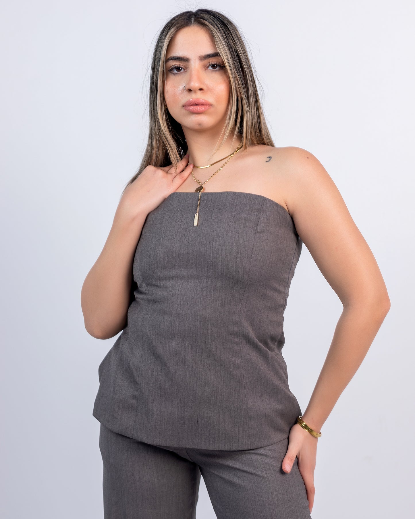 STRAPLESS TOP & FITTED STRAIGHT LEG TROUSERS