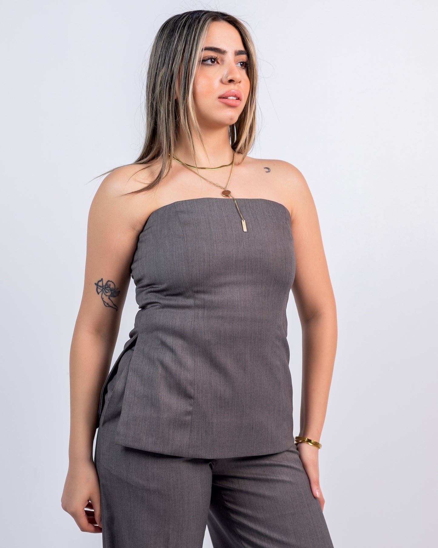 STRAPLESS TOP & FITTED STRAIGHT LEG TROUSERS