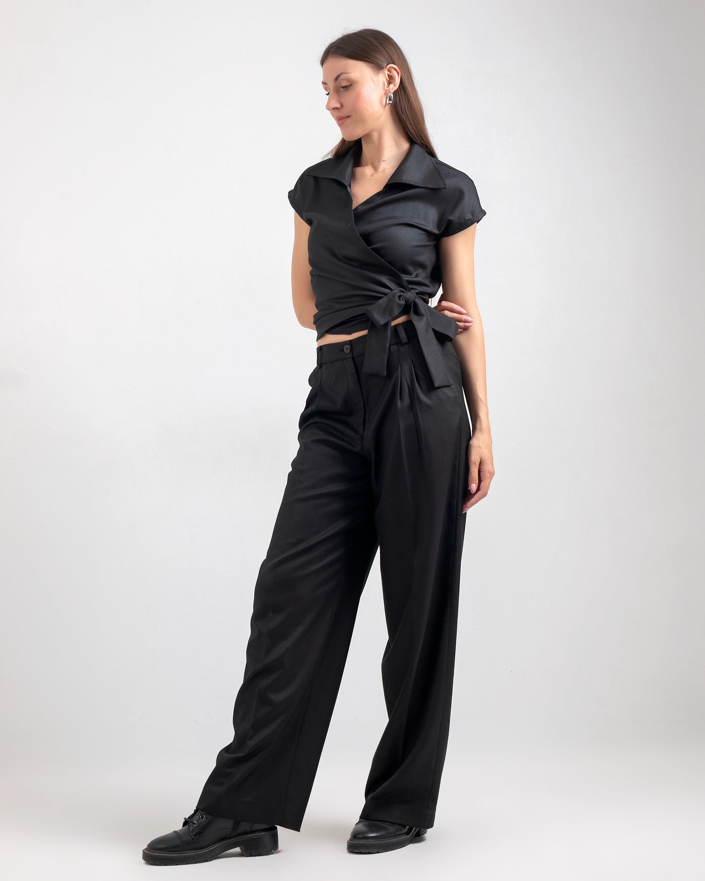 BLACK PLEATED WIDE-LEG PANTS