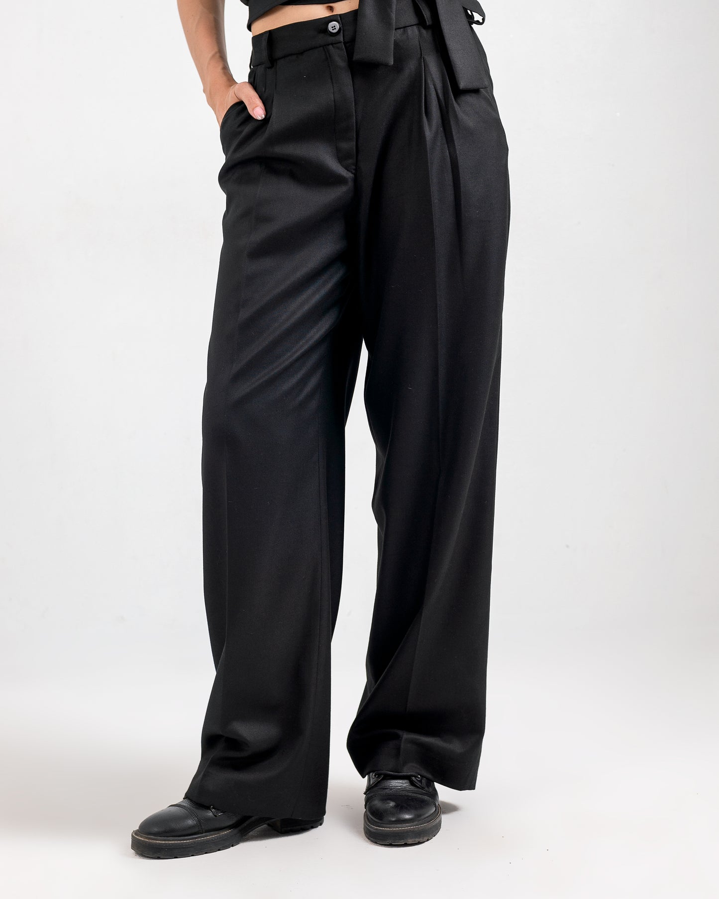 BLACK PLEATED WIDE-LEG PANTS