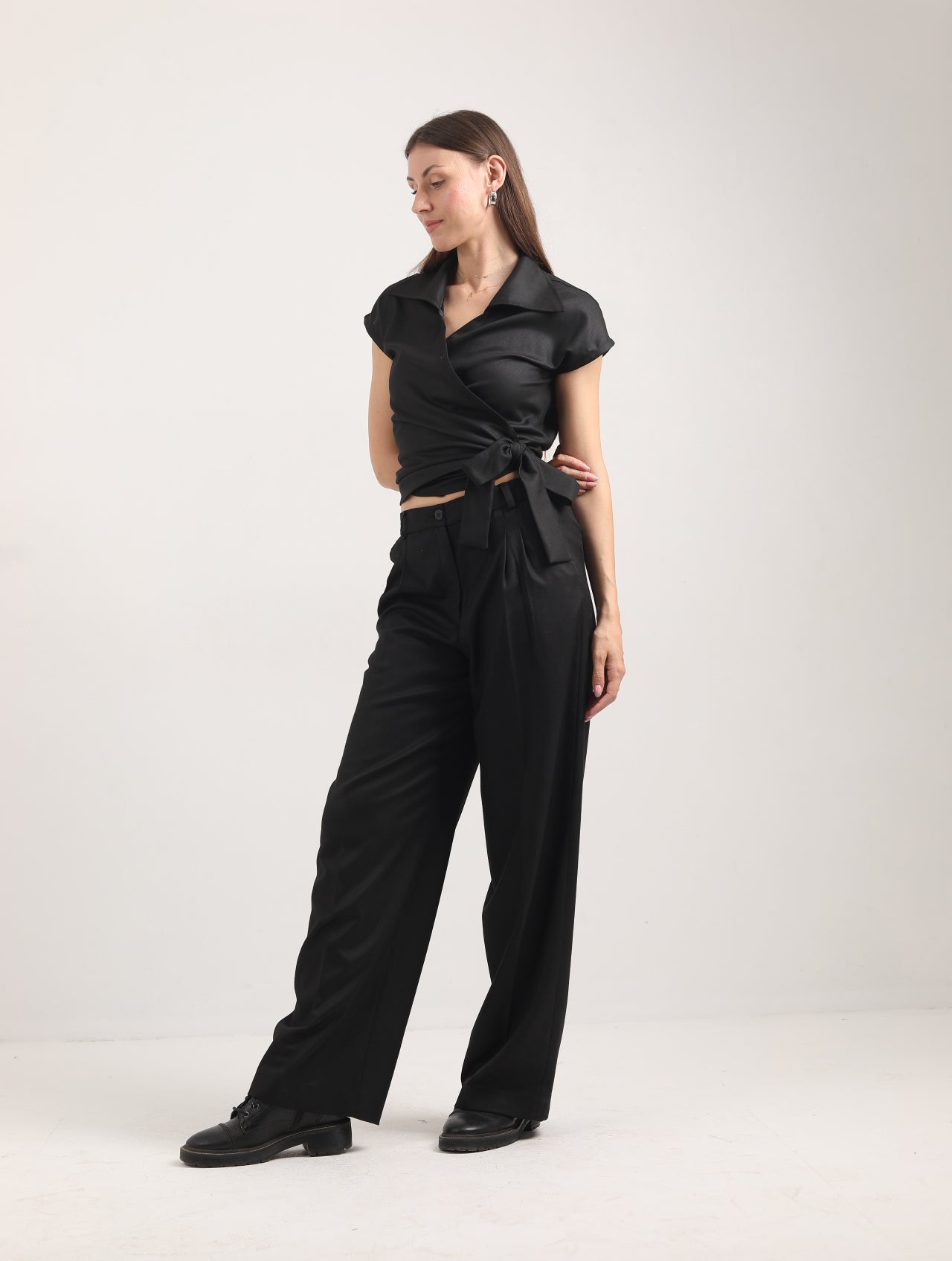 BLACK WRAP BROWN TOP