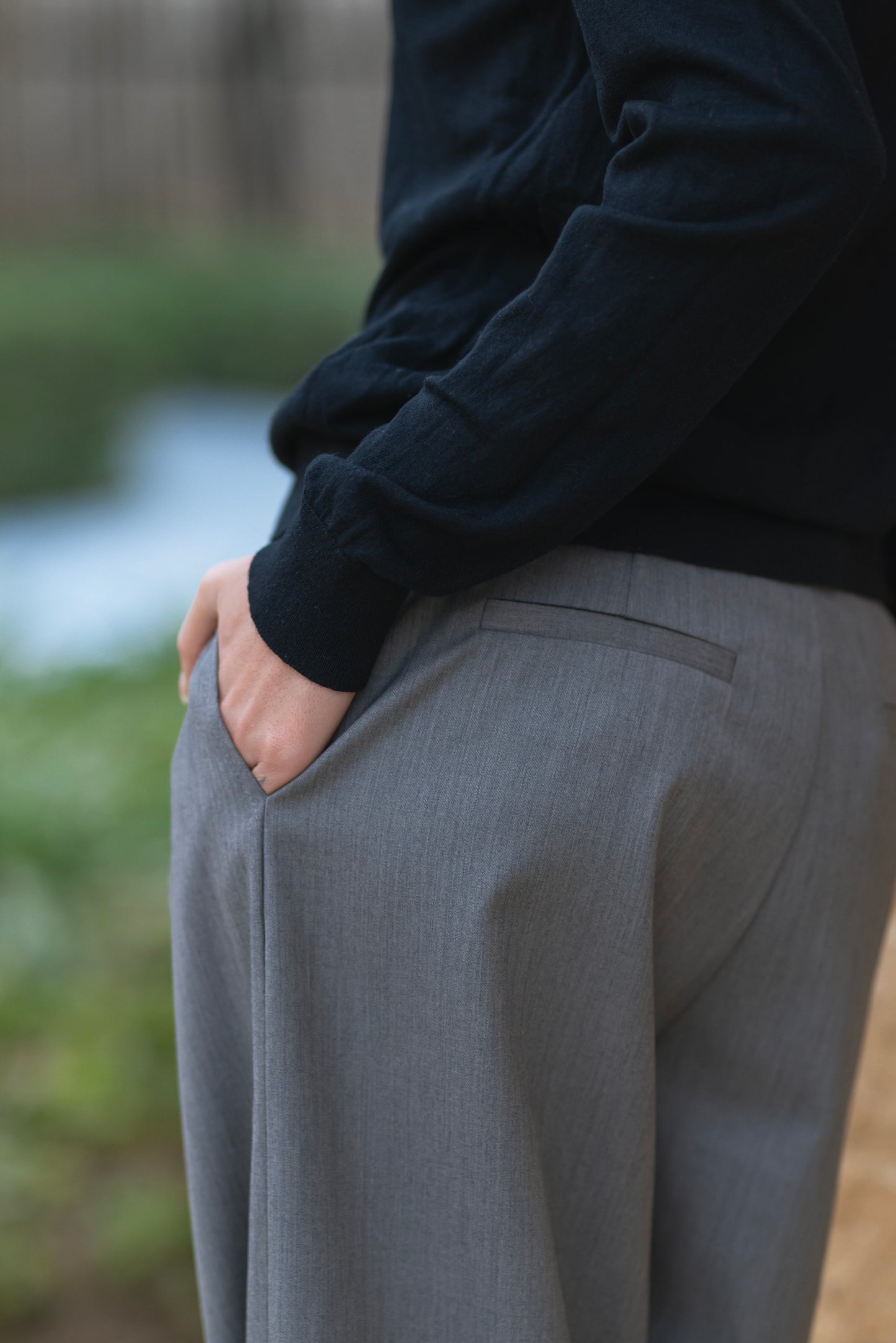 GREY PLEATED WIDE-LEG PANTS