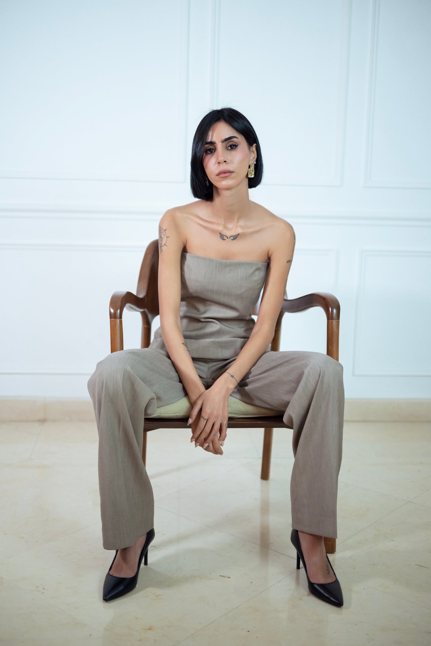 GREY STRAPLESS TOP & FITTED STRAIGHT LEG TROUSERS