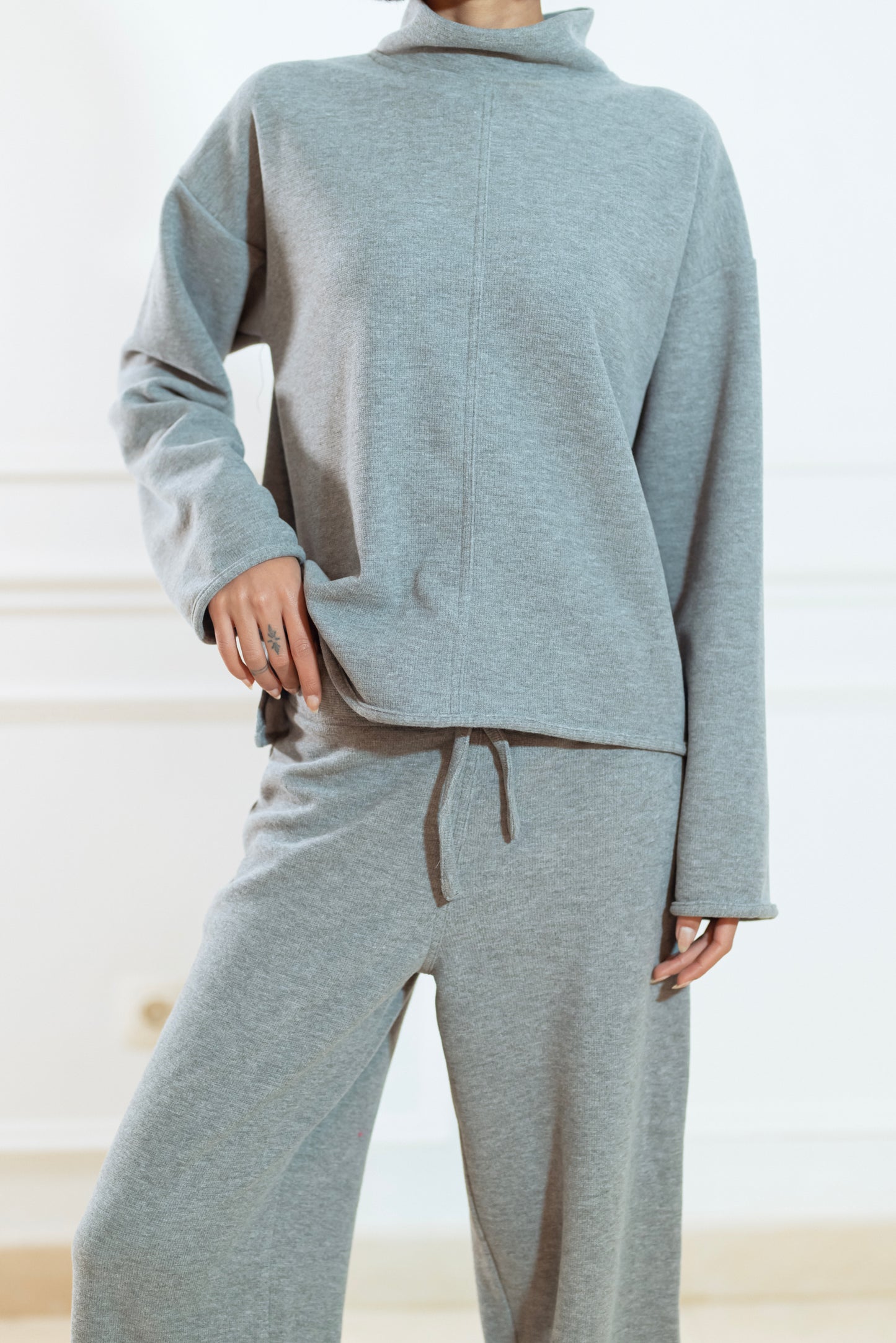 GREY CASHMERE SWEATER & SWEATPANTS