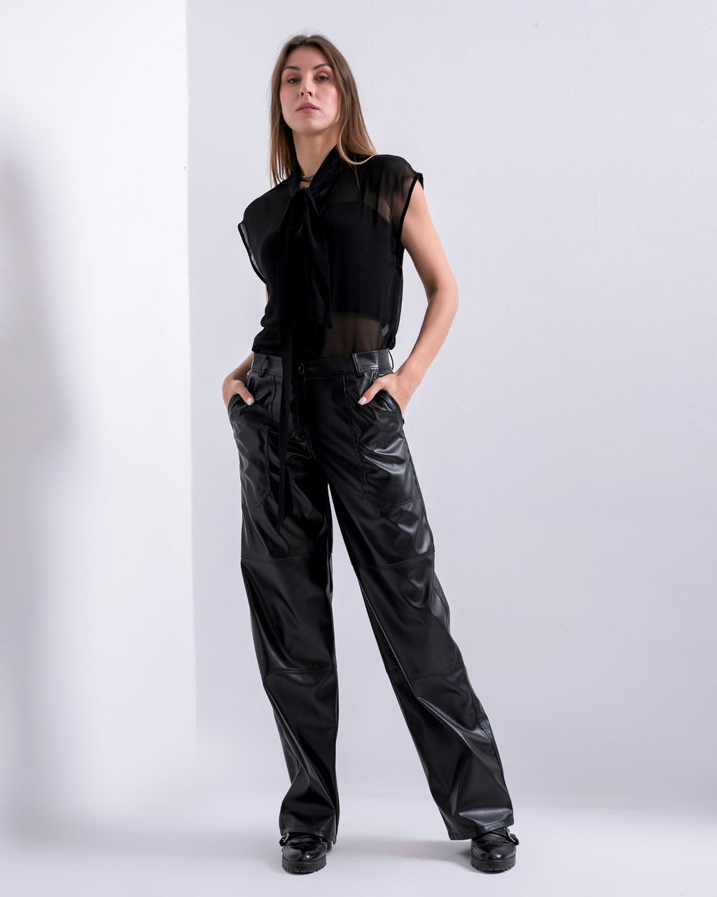 TIE NECK  SLEEVELESS CHIFFON  BLOUSE