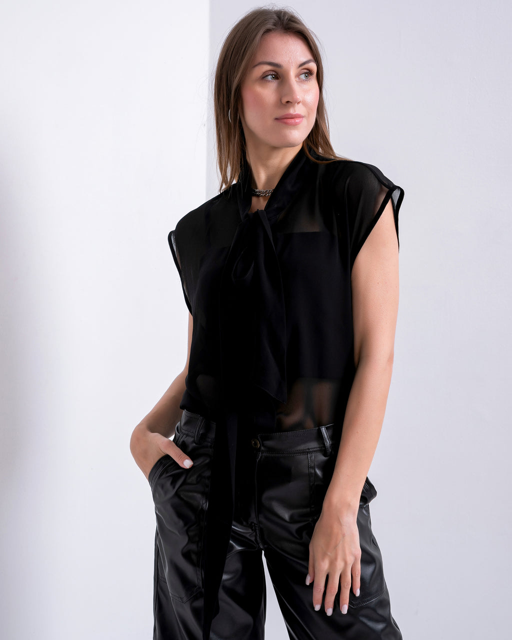 TIE NECK  SLEEVELESS CHIFFON  BLOUSE
