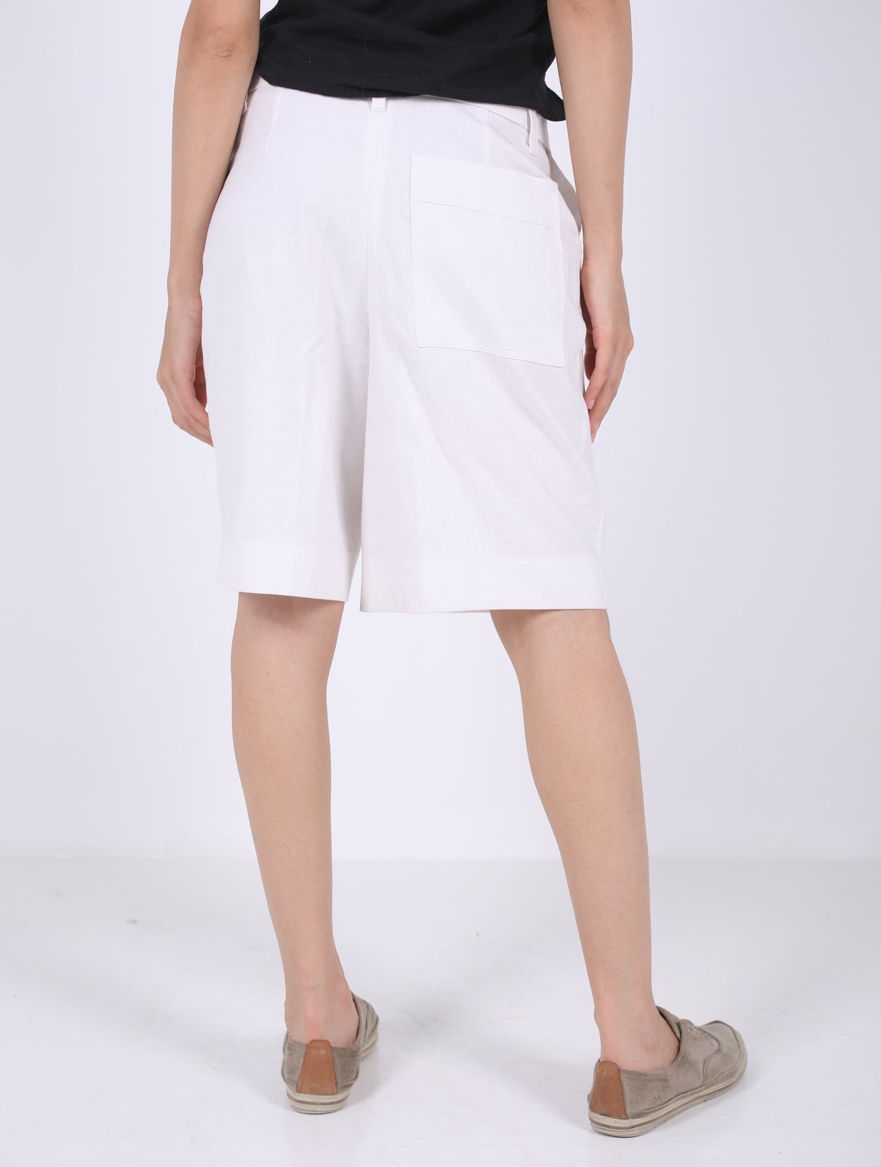 100% LINEN SHORT PLEATED BERMUDA SHORTS