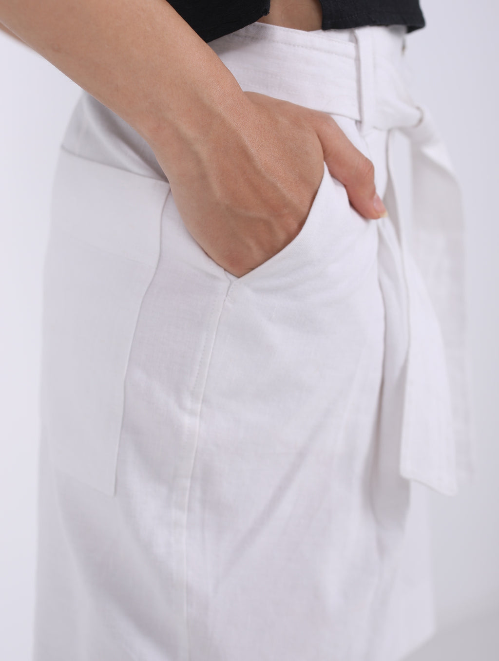 LINEN SHORT PLEATED BERMUDA SHORTS