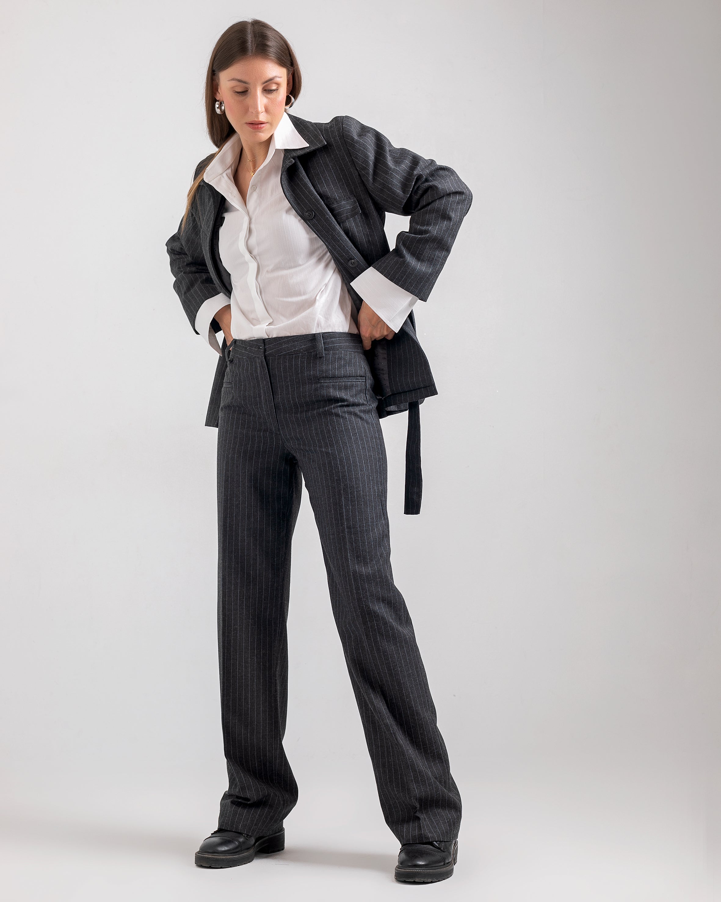 FITTED STRIPED BLACK PANTS