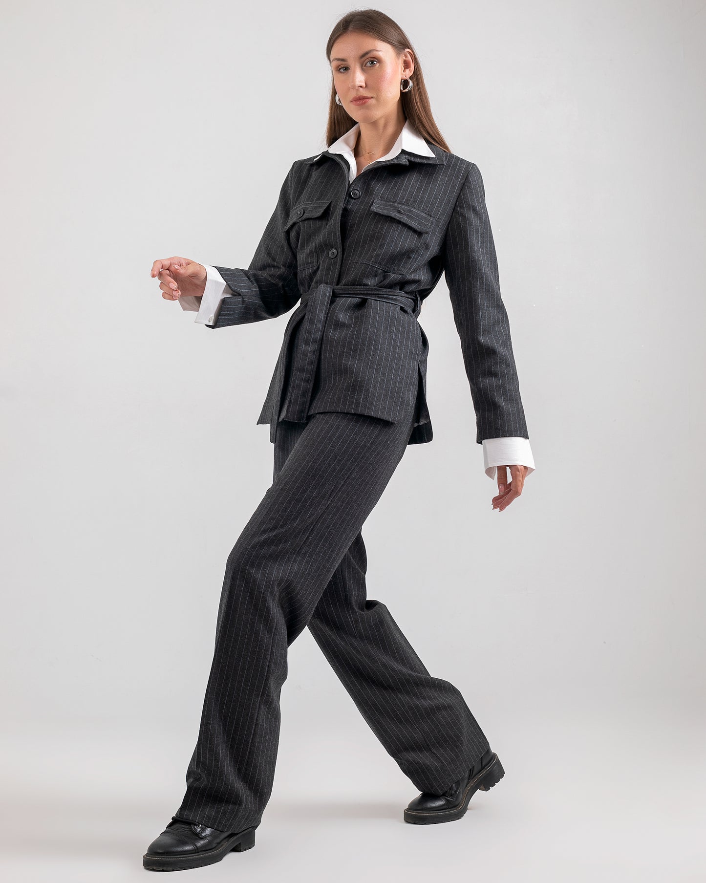 FITTED STRIPED BLACK PANTS