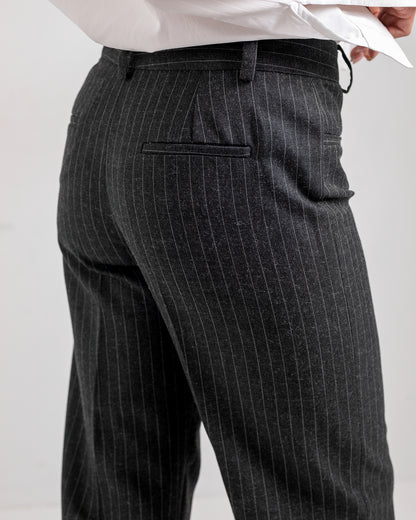 FITTED STRIPED BLACK PANTS